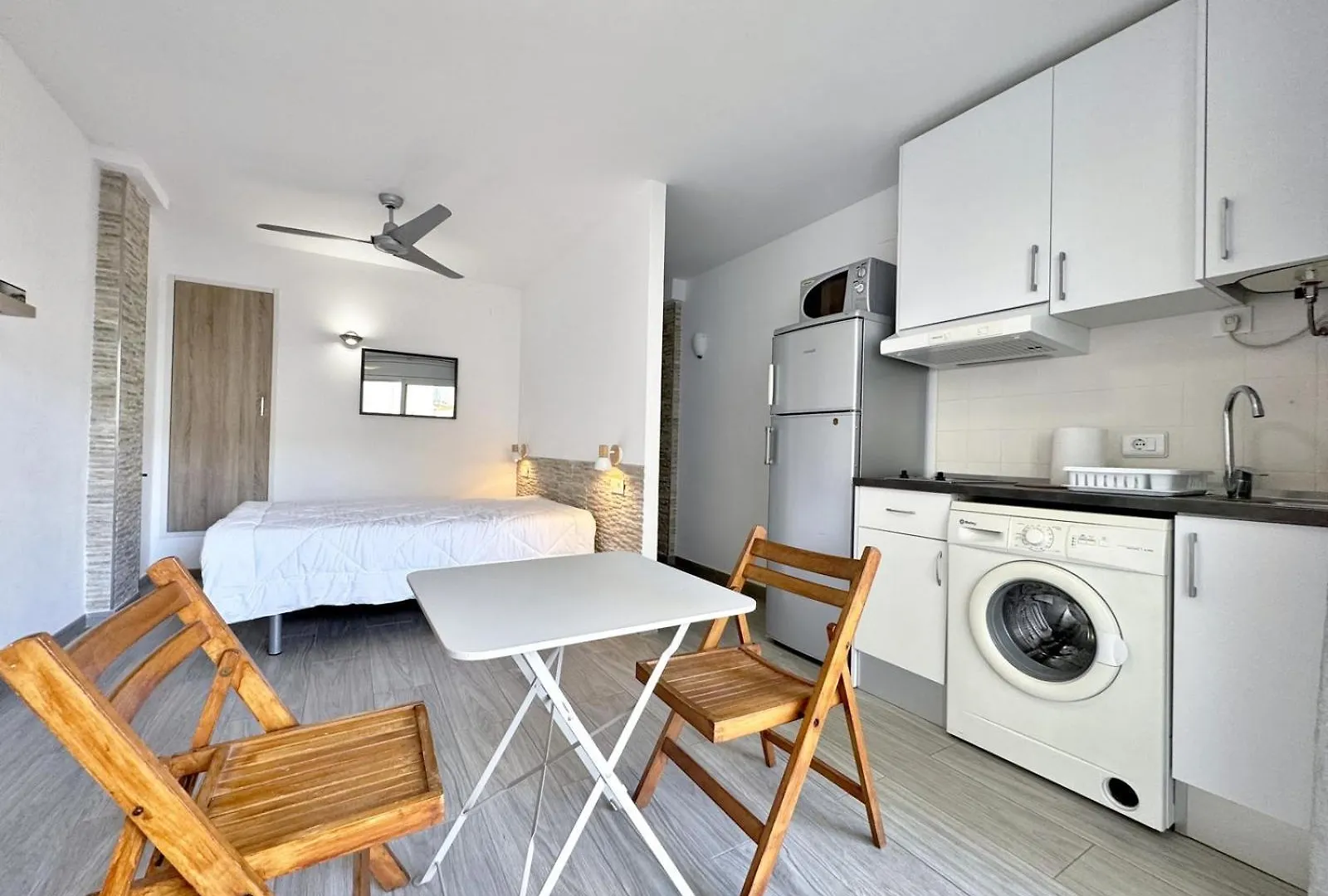 Estudio Cerca De La Playa Con Terraza Av-76 Roses